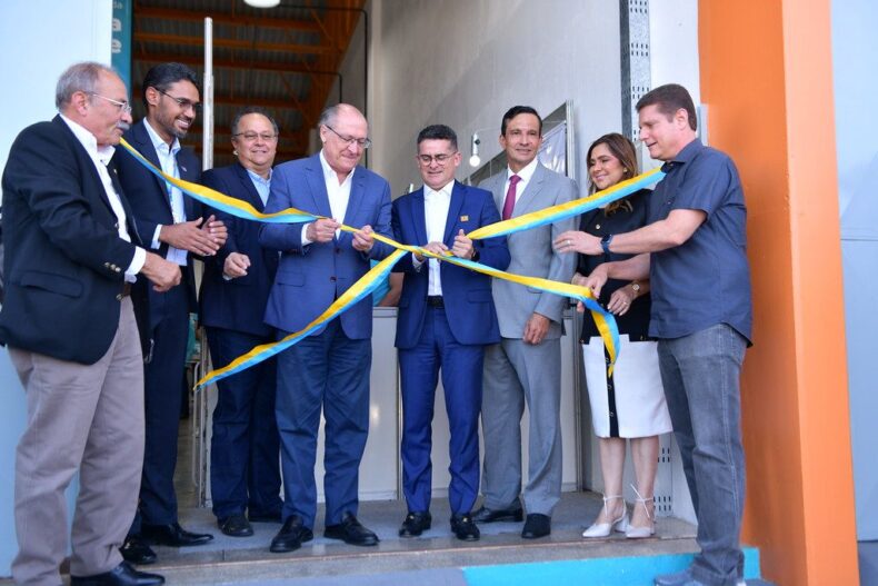 Prefeito inaugura Dimicro e anuncia construção de escola técnica para formar profissionais para ZFM