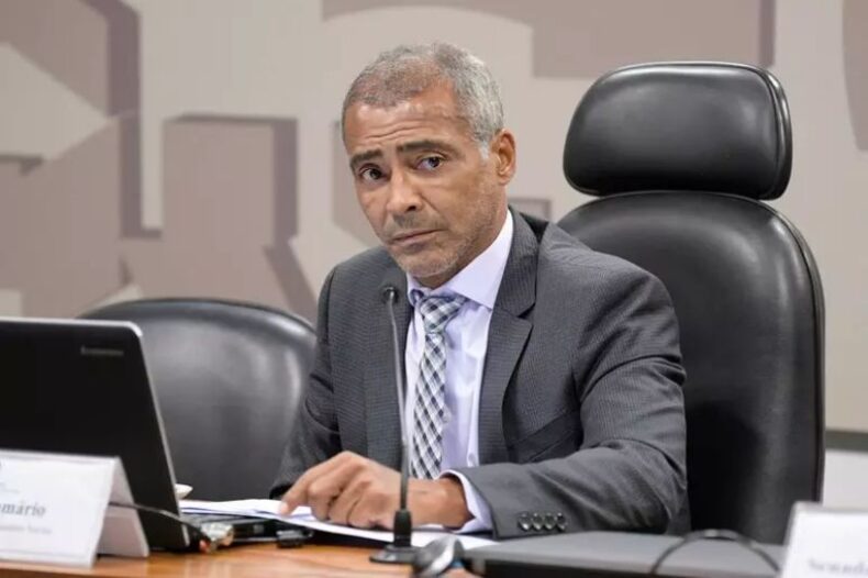 Romário tem alta após 15 dias internado para tratar infecção intestinal