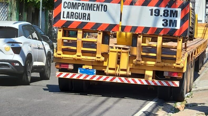 Passagem subterrânea do complexo Roberto Campos é interditada após acidente com carreta