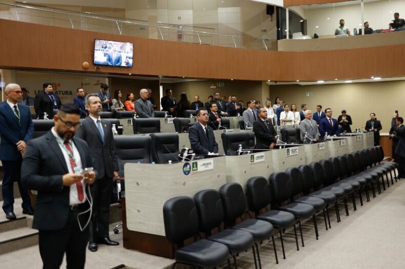 Vereadores de Manaus retornam do recesso parlamentar utilizando nova tecnologia nas sessões plenárias