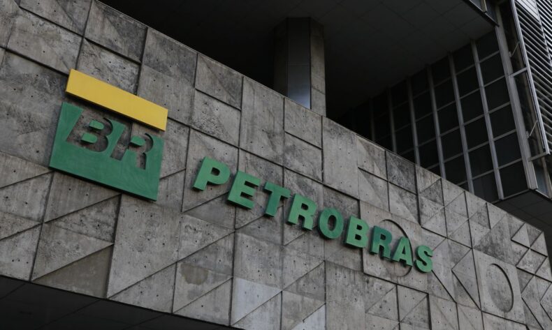 Petrobras chamará 2.710 aprovados em concursos