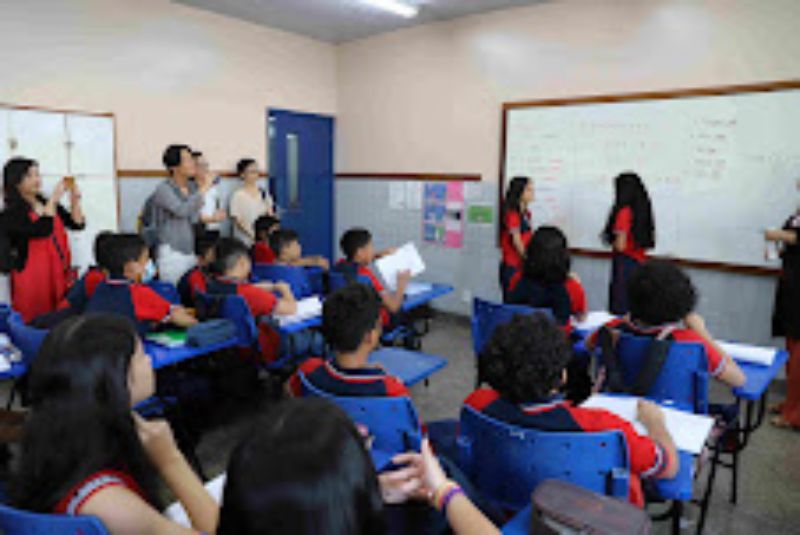 Professoras do Japão visitam escolas bilíngues da rede estadual