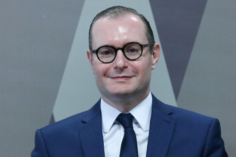 Zanin toma posse no cargo de ministro do STF nesta quinta-feira(03)