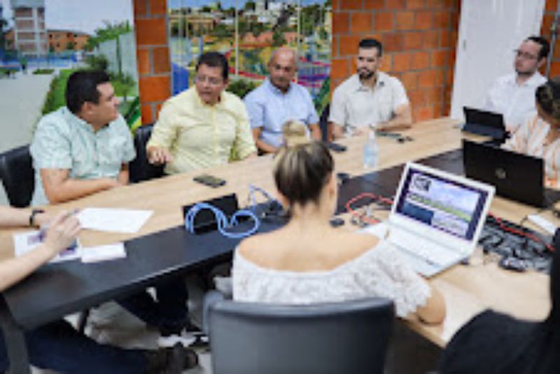 Governo do AM e Prefeitura de Novo Airão discutem projeto piloto de turismo sustentável