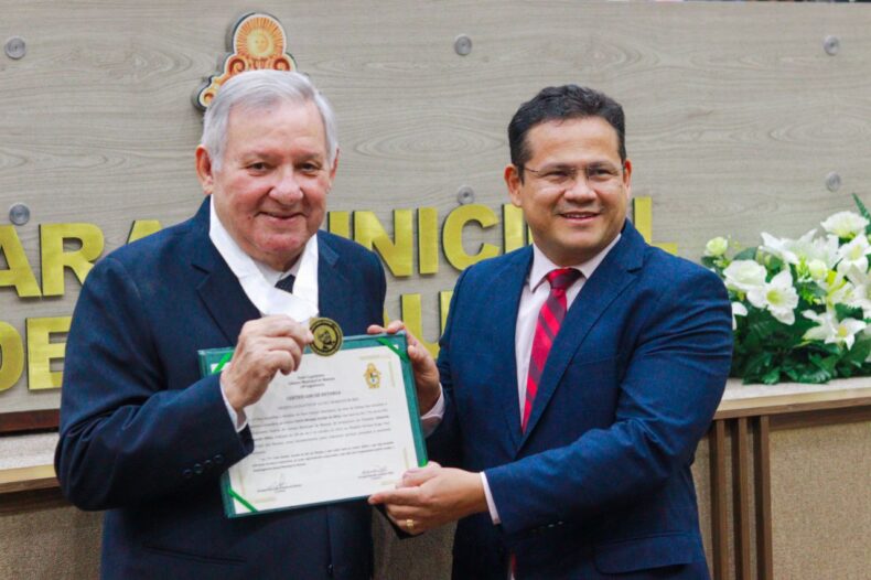 Câmara Municipal homenageia Osiris Silva, economista responsável por mais de 100 projetos na ZFM