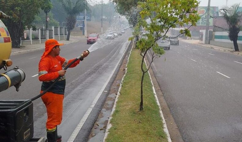 Prefeitura de Manaus resfria vias públicas para evitar focos de incêndio e minimizar calor