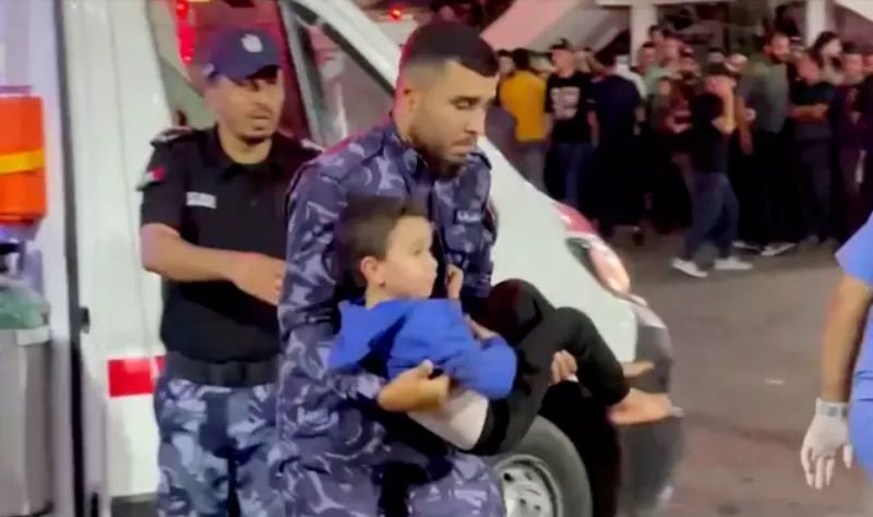 Israel bombardeia hospital em Gaza e deixa centenas de vítimas, diz governo palestino