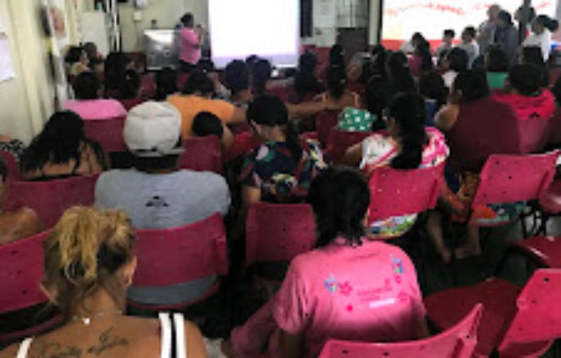 Outubro Rosa: FVS-RCP realiza palestra sobre a prevenção ao câncer de mama em instituição filantrópica em Manaus