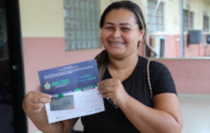 Beneficiários do Auxílio Estadual recebem adiantamento de parcela de novembro