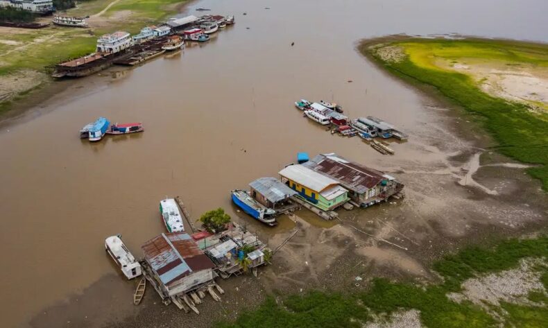 Após sofrer com nuvem de fumaça, chove em Manaus