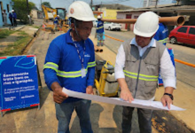 Em período noturno, Av. Djalma Batista começa a receber estrutura de esgotamento sanitário