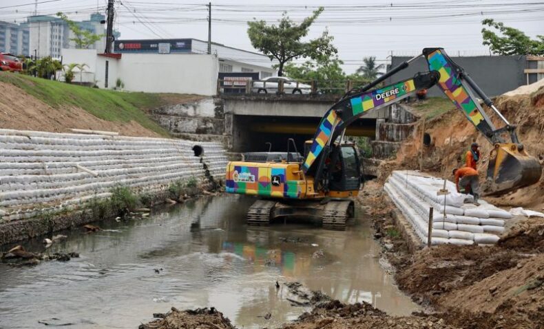 Prefeitura de Manaus inicia serviço de contenção de erosão no igarapé do Bindá