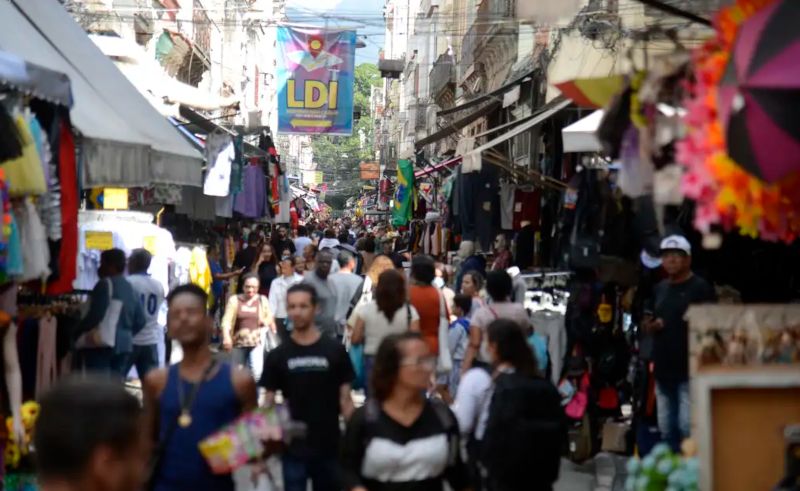 Governo revoga portaria sobre trabalho do comércio nos feriados