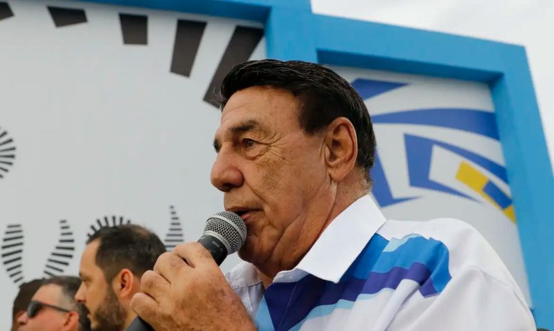 Presidente da Liesa faz pergunta racista a carnavalesco da Portela