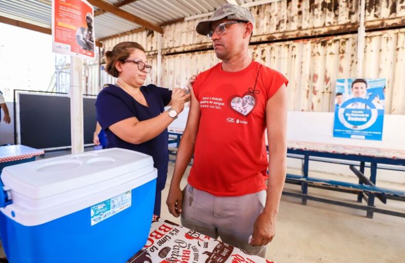 Vacinação contra Covid-19 estará disponível em nove unidades da prefeitura neste sábado(23/12)