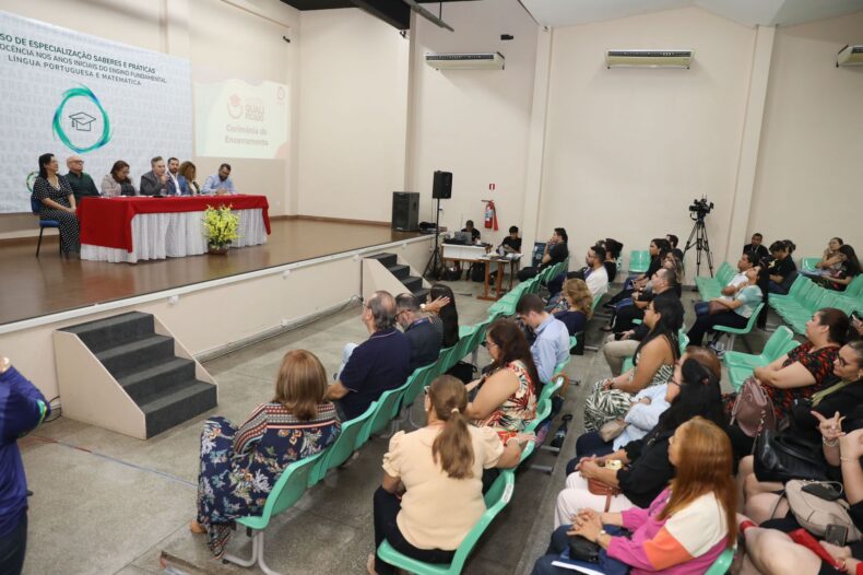 Mais de 2 mil professores concluem curso promovido pela UEA e SEDUC(AM)