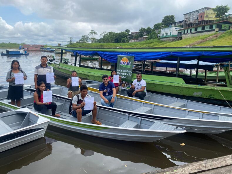 Pescadores artesanais indígenas de Amaturá recebem mais de R$ 150 mil, provenientes do apoio do Idam
