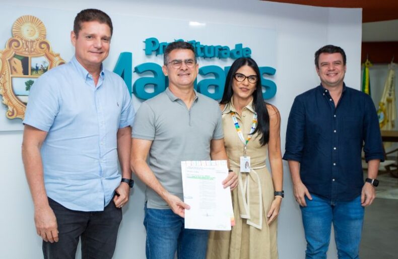 Prefeito de Manaus assina a nomeação de 500 profissionais aprovados no concurso da Semsa