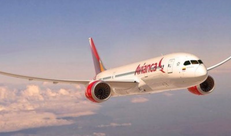 Piloto de avião com 235 passageiros a bordo decide desligar turbina enquanto sobrevoava o Atlântico