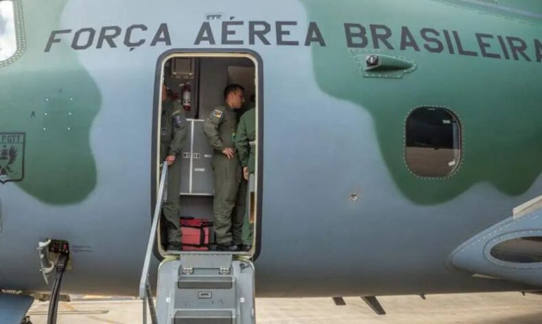 Voo para resgatar mais brasileiros em Gaza decola na quinta