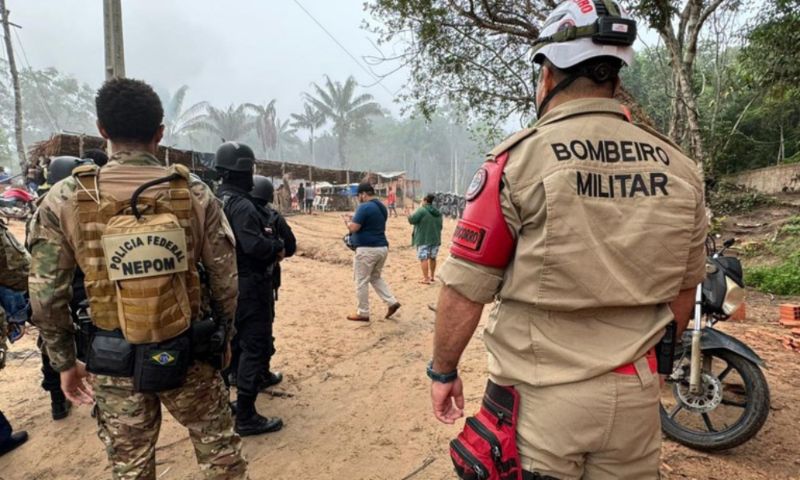 Reintegração de posse retira invasores de terreno no Tarumã