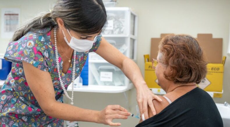 Nova estratégia de vacinação contra Covid-19 começa a valer em 1º de janeiro