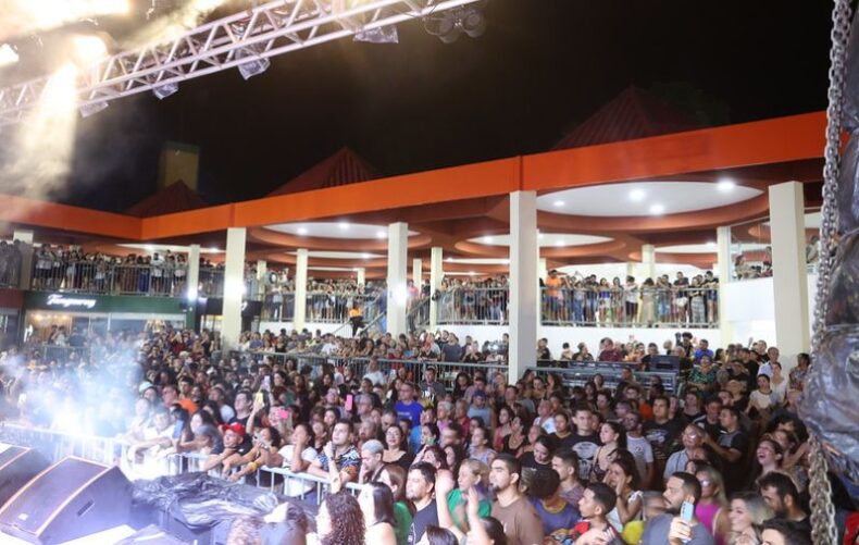 Escola de samba “Bola Preta” é atração nacional da Casa de Praia Zezinho Corrêa