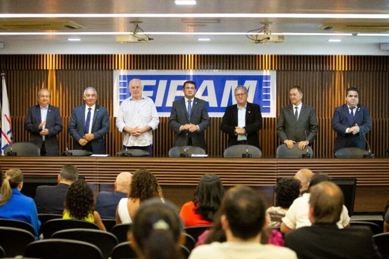 Economistas Márcio Paixão e José Altamir tomam posse da presidência do Corecon-AM na presença de personalidades do Amazonas