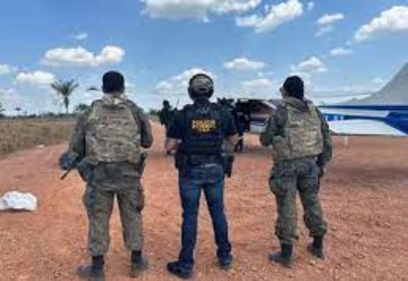 FAB intercepta avião suspeito e atira, mas piloto foge após pouso em Roraima