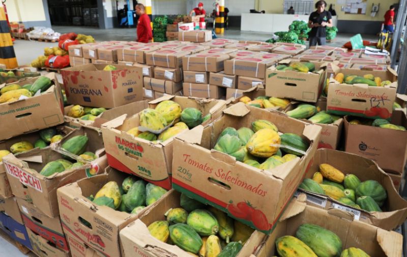 Secretaria de Educação do AM distribui mais de 600 toneladas de alimentos nas escolas estaduais