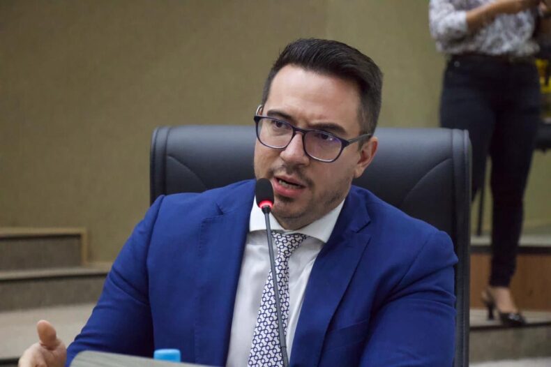Vereador Rodrigo Guedes critica contratação da operadora Hapvida para atuar na Manausmed