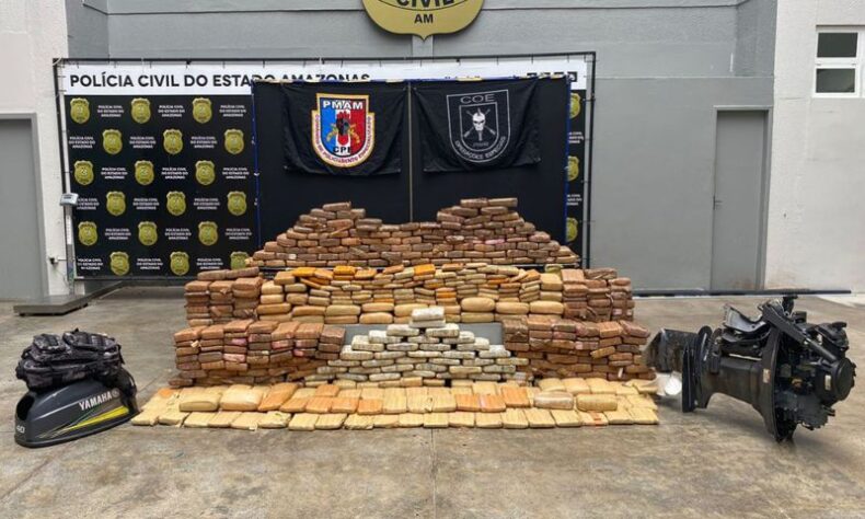 Mais de 400 kg de skunk são apreendidos em embarcação no rio Negro, com prejuízo ao crime estimado em R$ 8,7 milhões