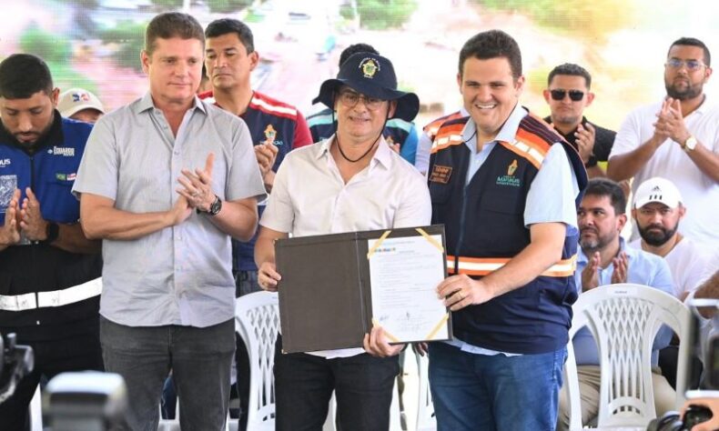 Prefeito assina ordem de serviço para construção de viaduto para interligar Ephigênio Salles e José Lindoso