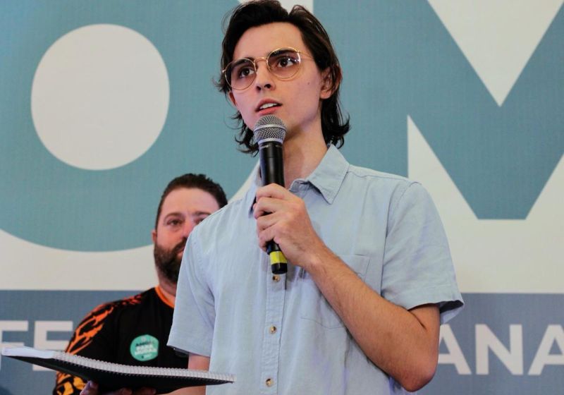 Política: Amom cresce, passa David e lidera disputa para Prefeitura