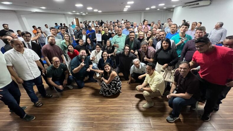 Amom faz encontro com pré-candidatos a vereador em Manaus