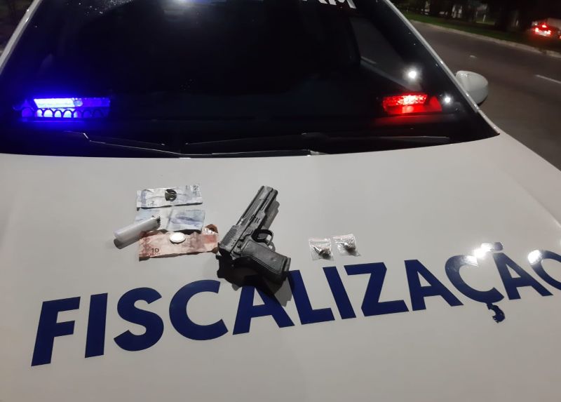 Fiscalização do Detran_AM prende dois homens por posse de simulacro de arma de fogo e entorpecentes