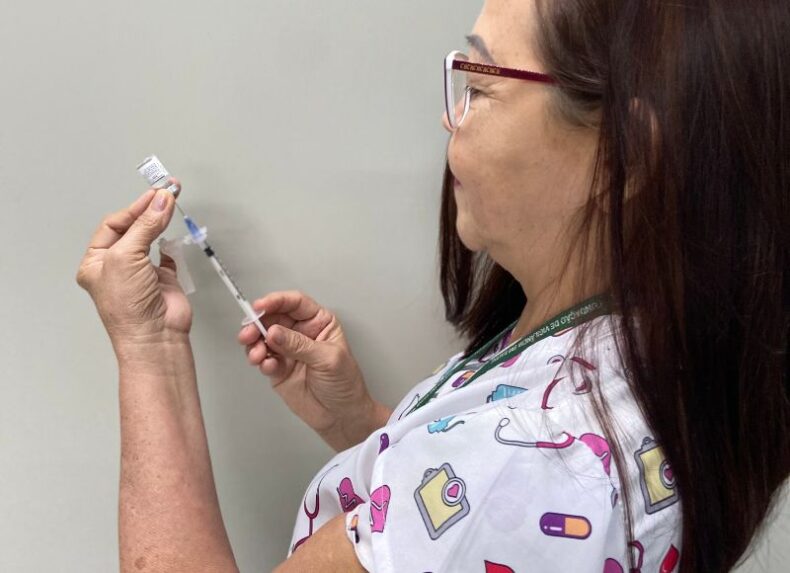 Saúde(AM) recomenda ampliação da vacinação contra dengue de 10 a 59 anos em doses próximas do vencimento