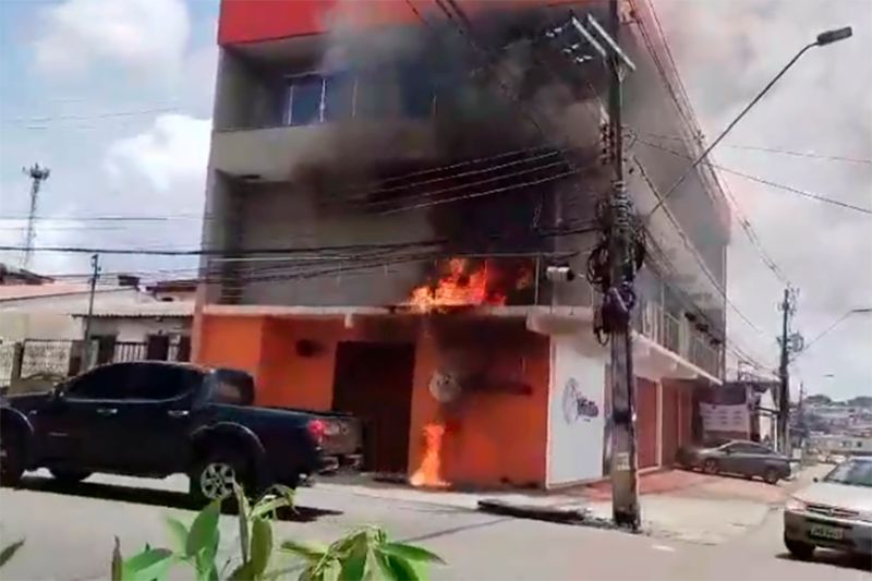 Incêndio em Manaus atinge pizzaria no bairro Cidade Nova