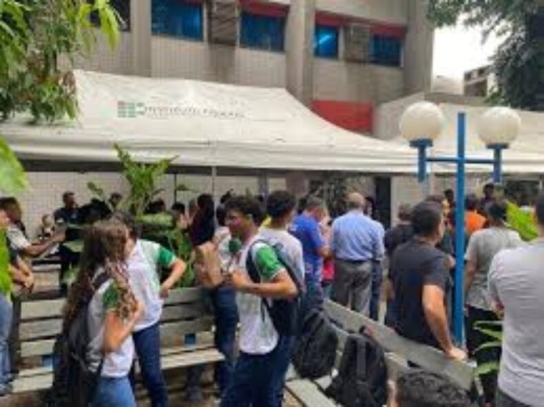 Greve nas universidades e institutos federais deixa alunos sob a incerteza de impactos na rotina e nos planos