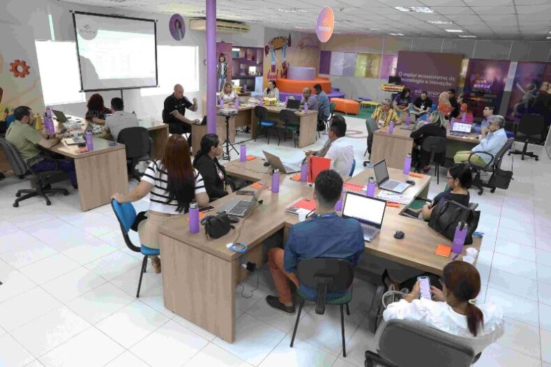 AM: Técnicos da Secretaria de Educação buscam novas tecnologias educacionais para ensino mais atrativo