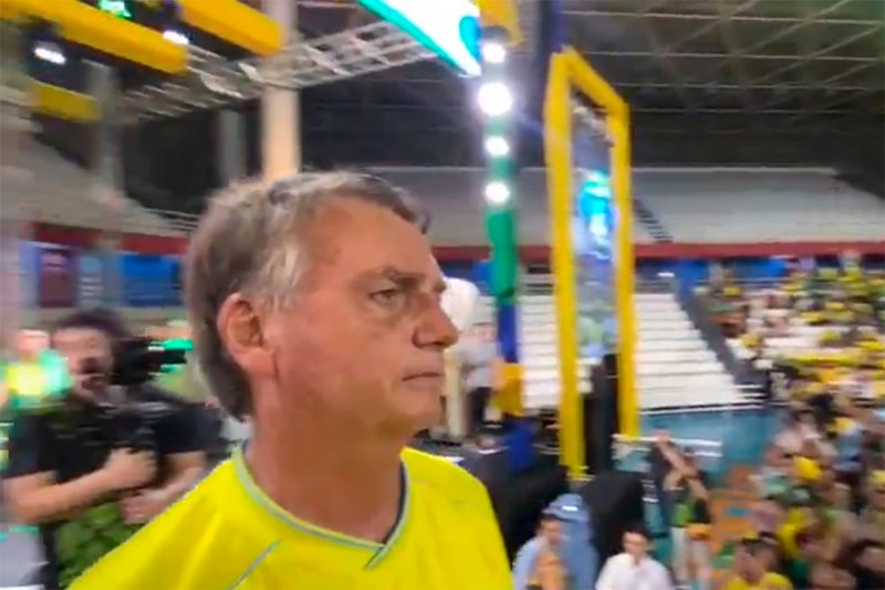 Manaus: Bolsonaro passa mal e é atendido no hospital Santa Júlia, na manhã deste sábado (04)