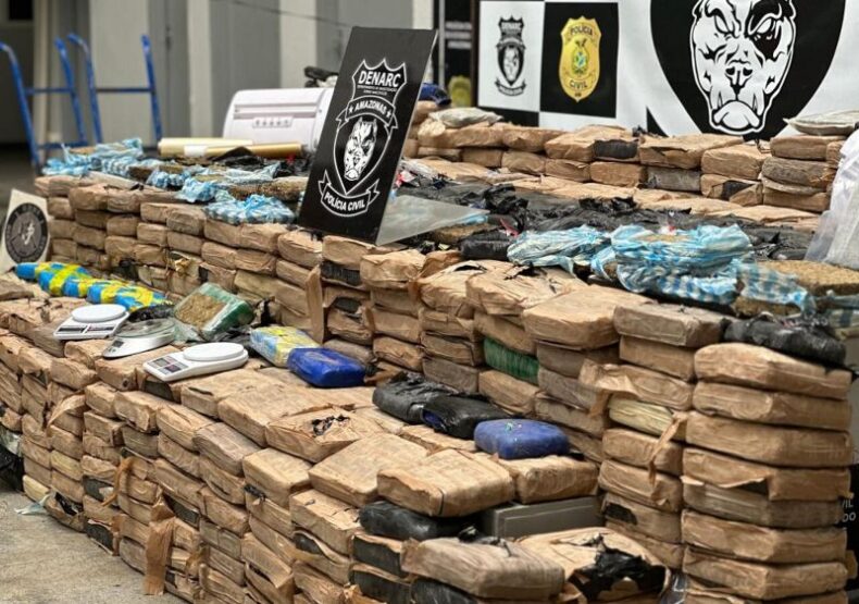 Mãe e filhos são presos com meia tonelada de maconha avaliada em R$ 7,5 milhões