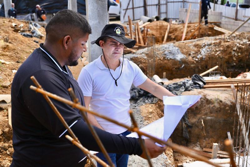 Prefeito vistoria construção de UBS porte 4 da Compensa e anuncia entrega para setembro