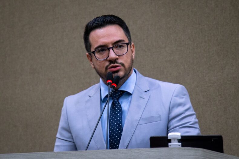 Vereador Rodrigo Guedes cobra pagamento da data-base dos servidores da educação municipal