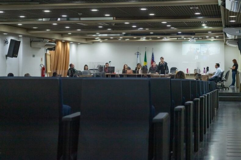 Homem que matou a ex-companheira com mais de 50 facadas é condenado a 30 anos de prisão