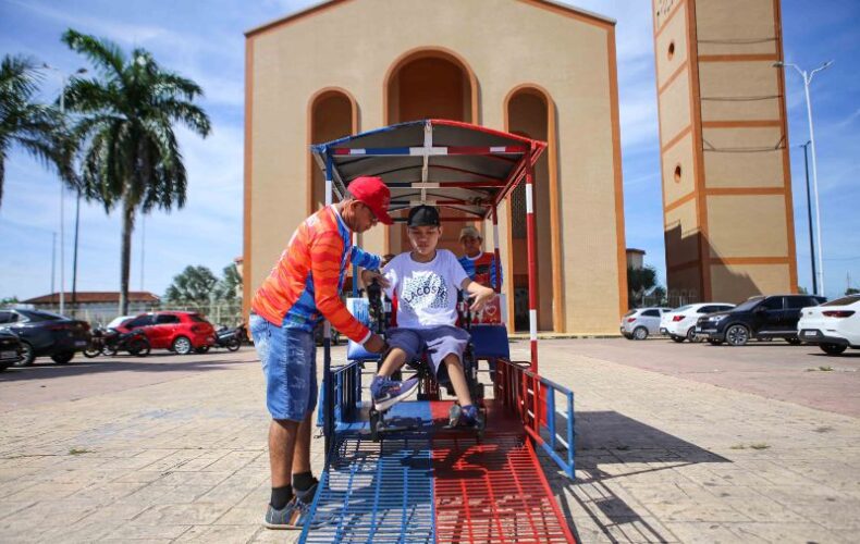 Festival de Parintins/2024: primeiro triciclo adaptado para pessoas com mobilidade reduzida garante turismo acessível