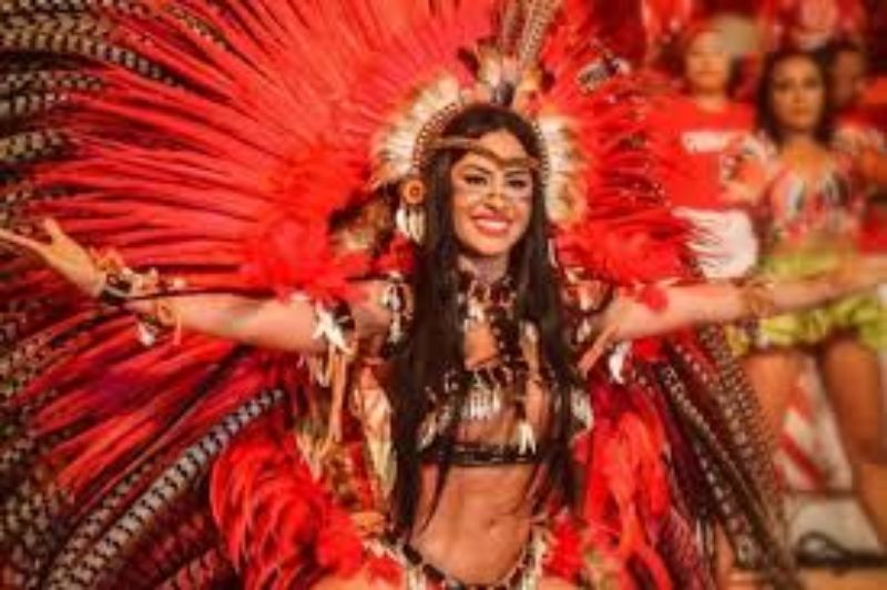 Isabelle se apresenta como cunhã-poranga no último Curral do Boi Garantido em Manaus neste sábado