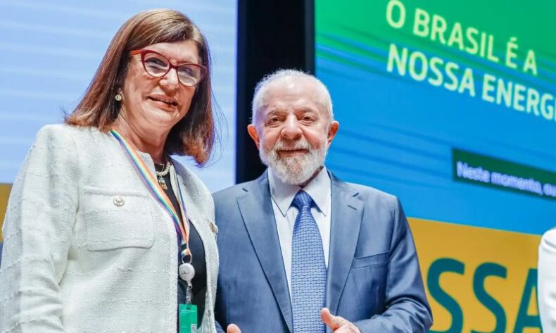 Lula defende Petrobras lucrativa e líder da transição energética