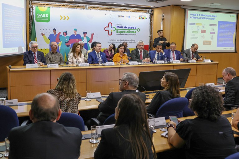 SAÚDE: Mais Especialistas: Governo Federal investirá R$ 1 bilhão para ampliar consultas e reduzir tempo de espera