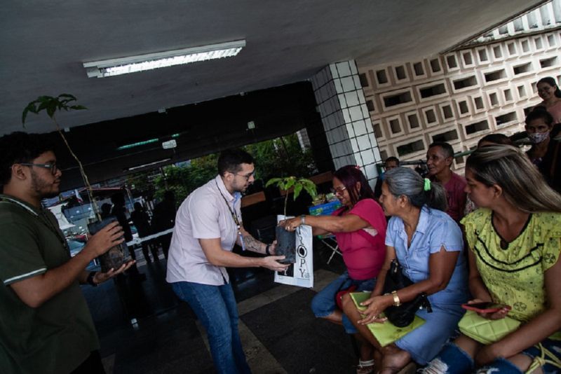Meio ambiente: Divisão de Sustentabilidade do TJAM celebra a data com distribuição de mudas de árvores frutíferas